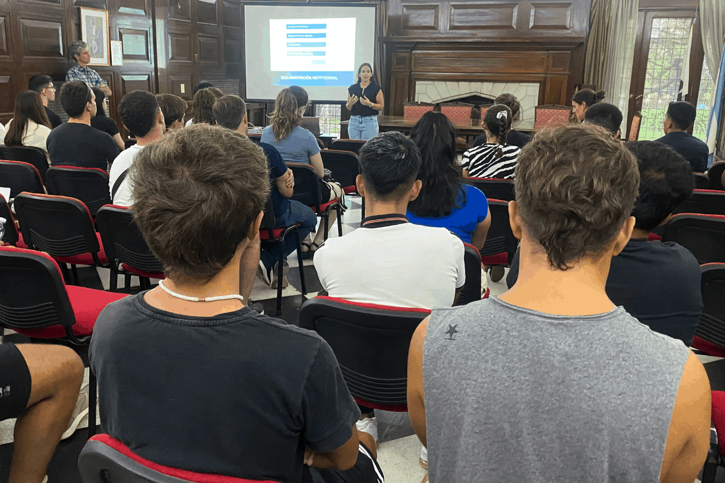 El equipo de Tutorías brindó una charla de bienvenida a ingresantes 2024